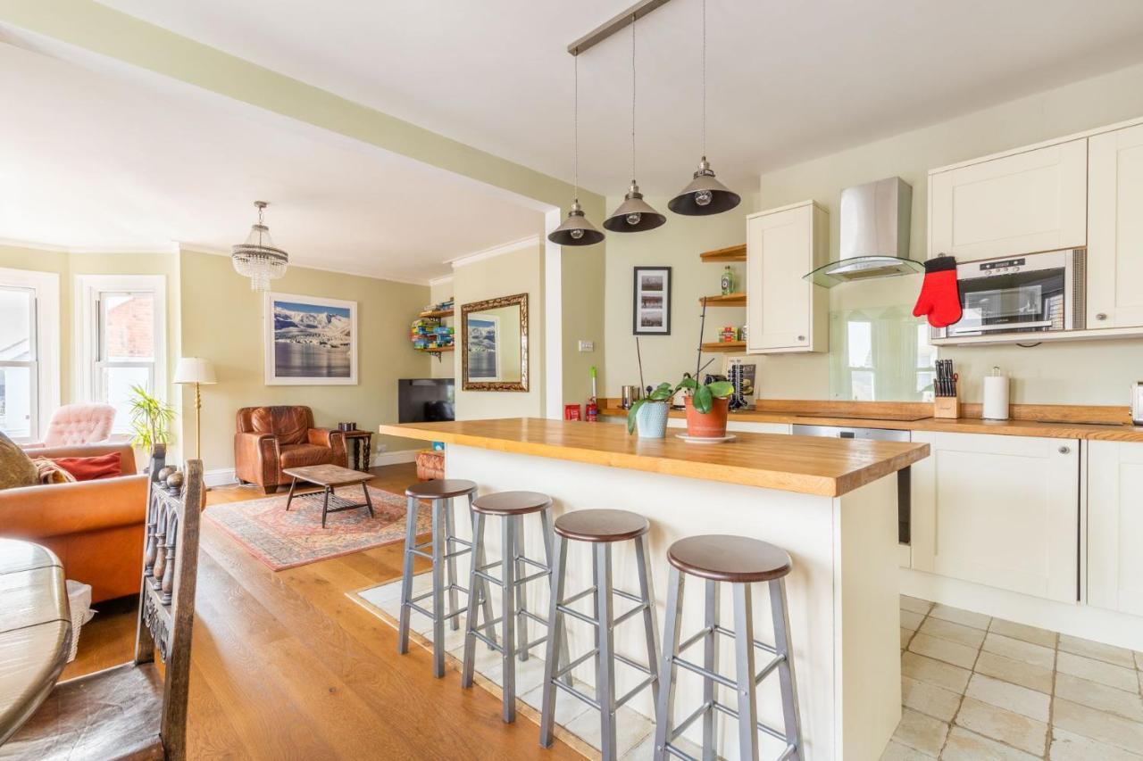 Host & - Cabbell Towers Holiday home *